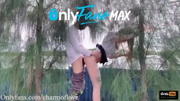 คลิปหลุด Onlyfans Charmoflove นิสัตมหาลัยดังแอบไปเสียวกับเพื่อนใต้ต้นไม้หลังมหาลัยxxx ถกกระโปรงเอาควยยัดหี เย็ดสดคาชุดฟินจัดจนน้ำแตกใน